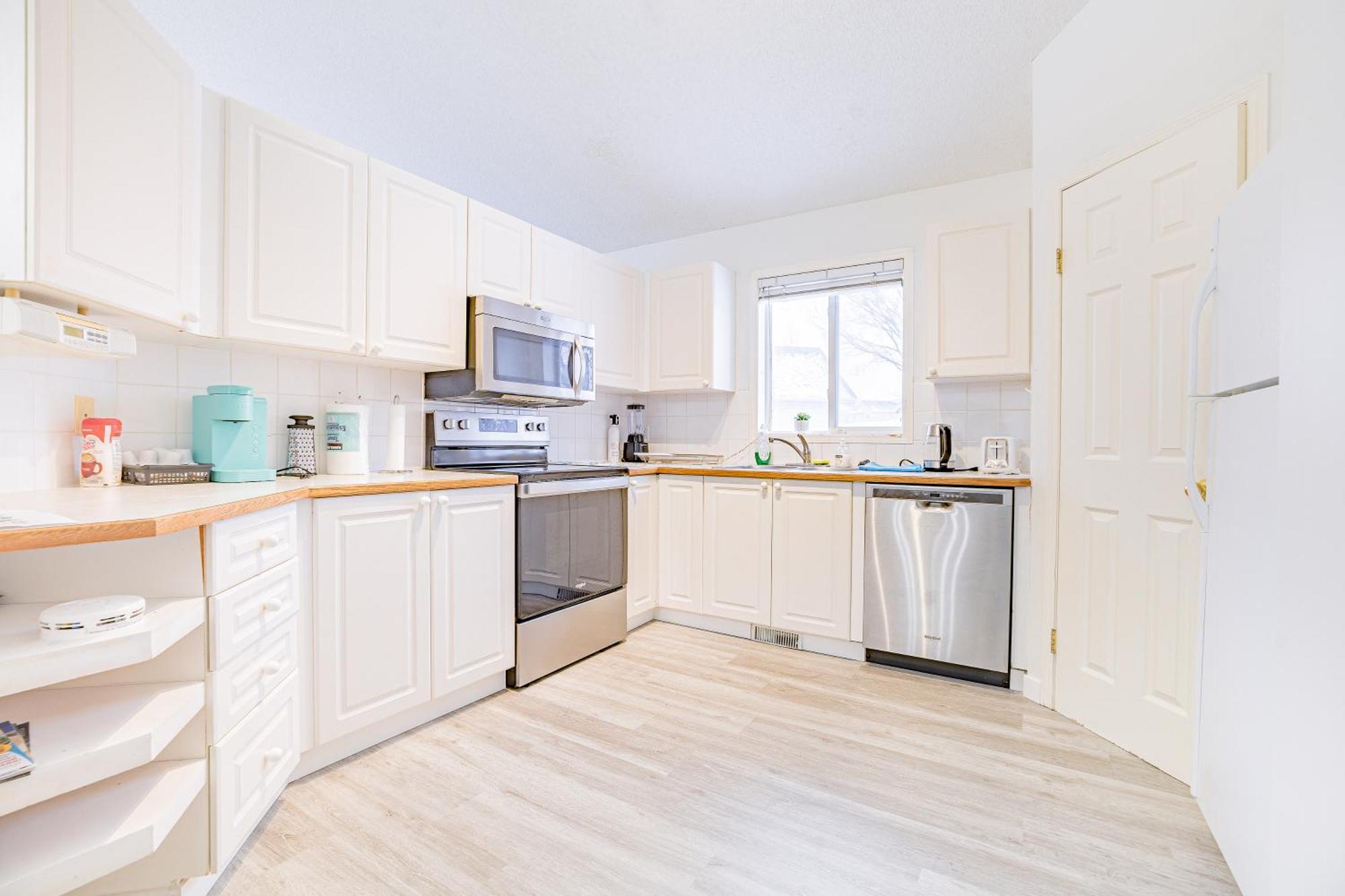 Main Floor Suite, 3 Bdr, 4Bd Spacious And Cozy YYC Exterior foto